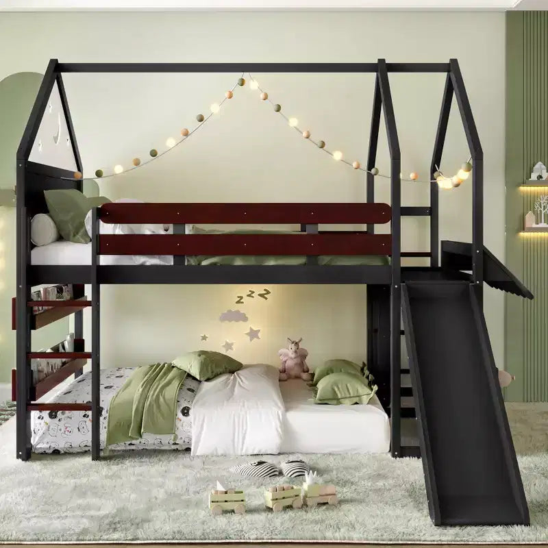 Letto a soppalco matrimoniale per bambini con scivolo e libreria, Struttura letto a soppalco a forma di casetta in legno massello con scaletta convertibile per bambini, Casetta dei giochi