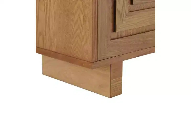 Madia moderna a 4 ante realizzata in MDF e impiallacciatura di frassino, con maniglie in metallo e finiture naturali, perfetta per sale da pranzo